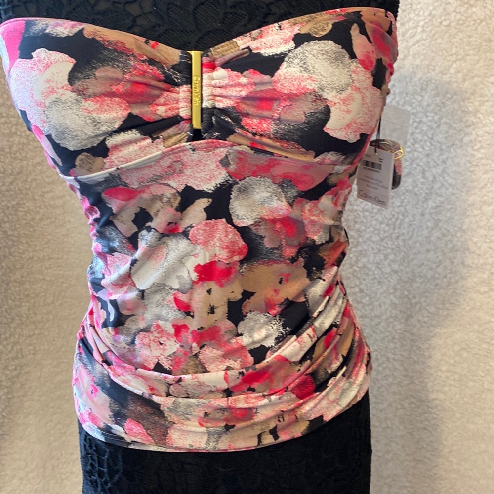 Calvin Klein Swim Top. Size Medium. NWT